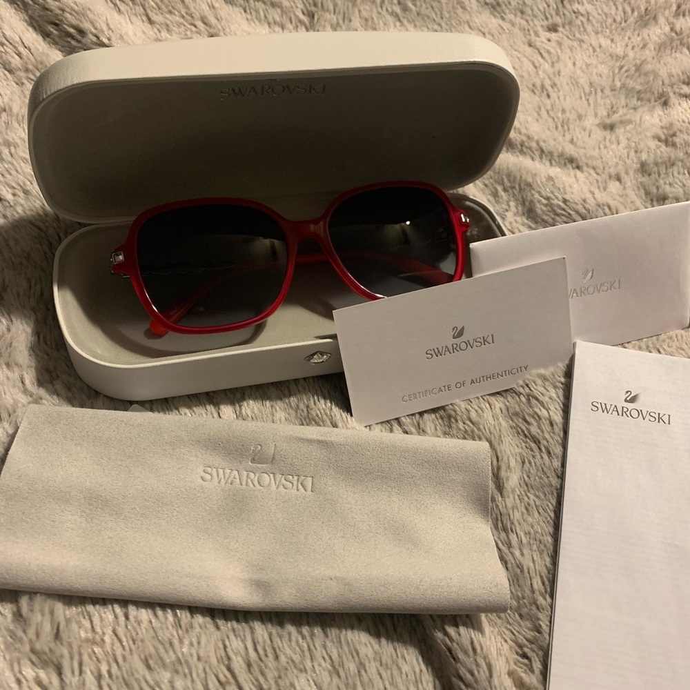 Red Swarovski sunglasses with crystals